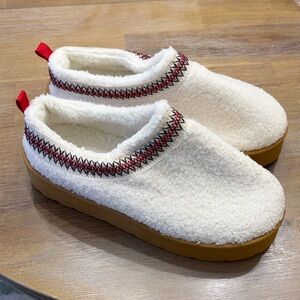 Cozy White Fleece Women's Slippers